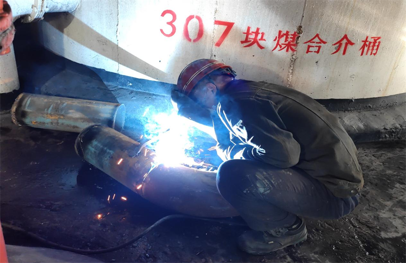 平凡的職業(yè)，不平凡的貢獻(xiàn)—最美檢修人-2.png