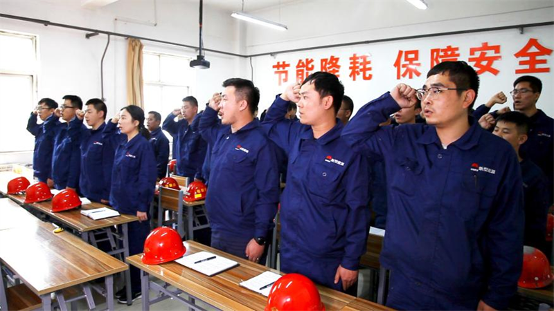 戰(zhàn)高溫，斗酷暑.png